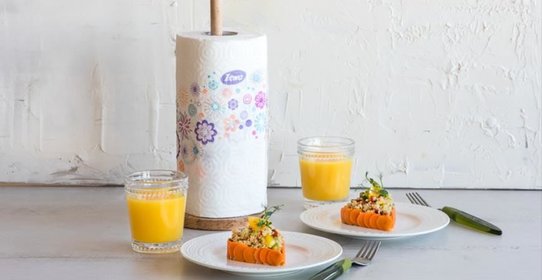 Салат из киноа с овощами в виде сердца