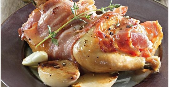 Французская булочка с горячей сосиской