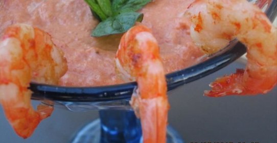 Креветочный коктейль с томатным дипом