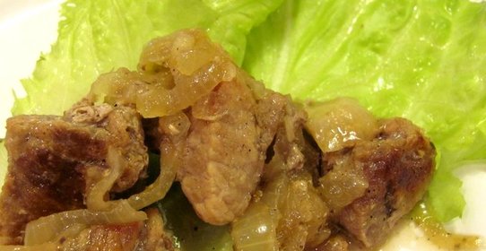 Свинина кусочками на сковороде