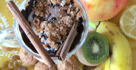 Бананово-сливочный трайфл с цитрусом, изюмом и печеньем «амаретти»