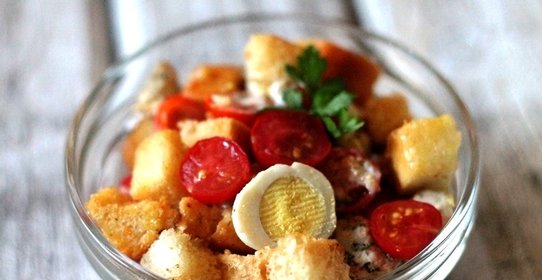 Салат с курицей и яйцом