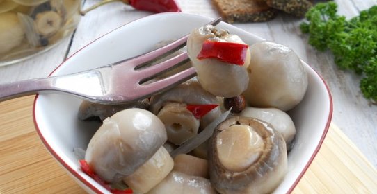 Шампиньоны маринованные острые