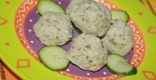 Паровые котлетки из курицы с луком и яблоком