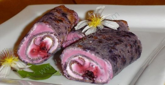 Блинчики с черникой и творожной начинкой