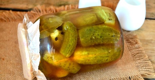 Маринованные огурцы в литровых банках