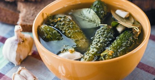 Малосольные огурчики с хреном