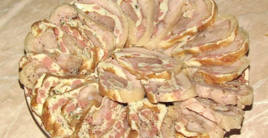 Рулет из фаршированной курицы