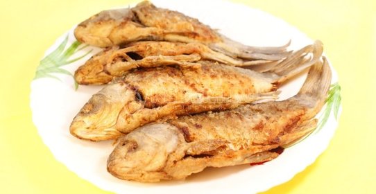 Рыба, запеченная со сметаной и сыром