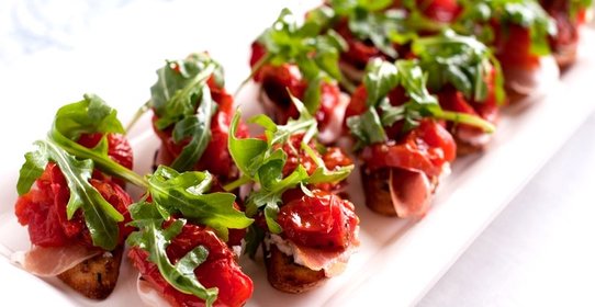 Брускетта с прошутто