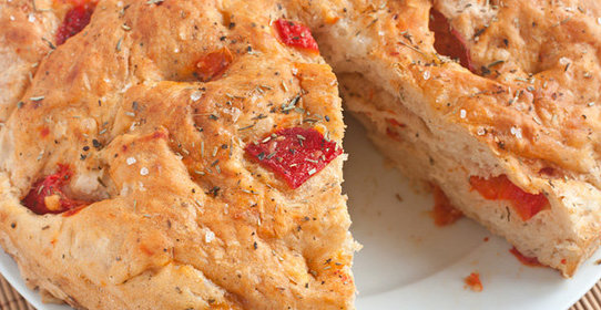 Хлеб с запеченным перцем и травами