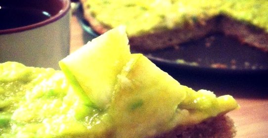 Сладкий пирог с авокадо и плавленым сыром