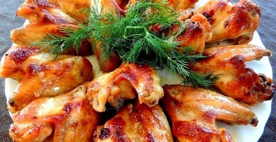 Куриные крылышки в медово-соевом соусе с чесноком