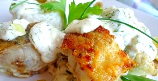 Минтай под сливочным соусом в духовке