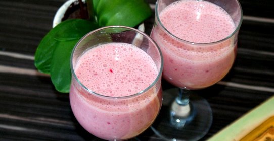 Фруктово-ягодный смузи с кефиром