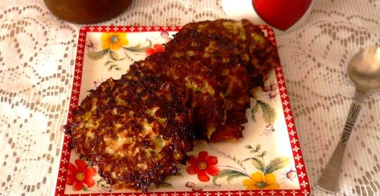 Кабачковые оладьи с яблоком