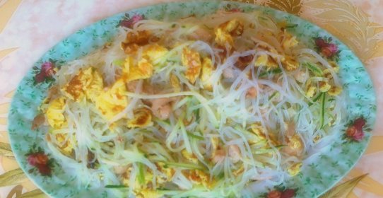 Салат из фунчезы и яичных блинчиков