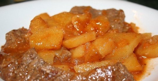 Говядина, тушеная в духовке