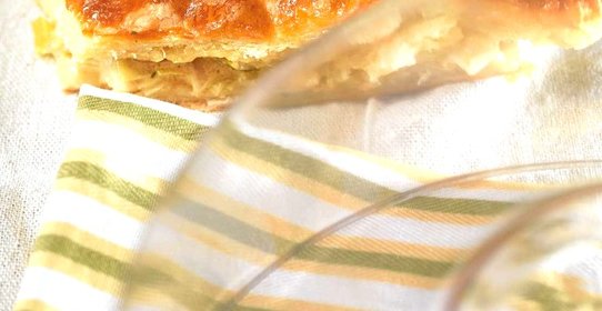 Пирог из порея и сыра грюйер