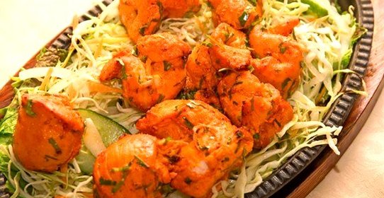 Курица по‑тайски в соусе с кинзой