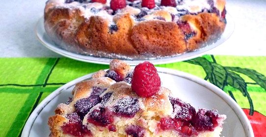 Пирог с малиной