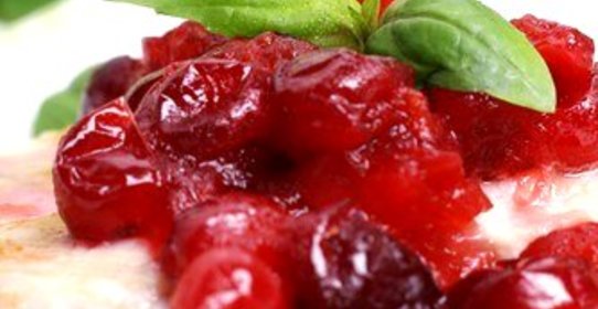 Чатни из клюквы, груши и имбиря