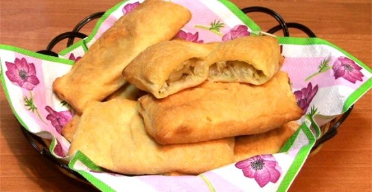 Слоеные пирожки с капустой