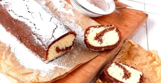 Рулет из печенья и кокосовой стружки