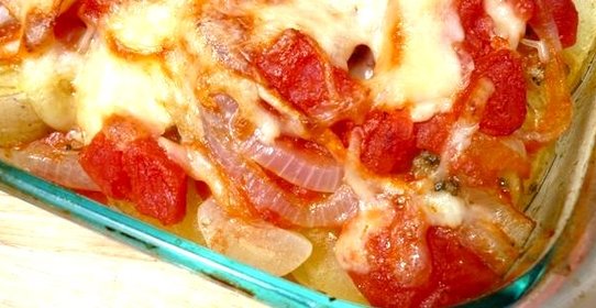 Рыба, запеченная с помидорами и сыром