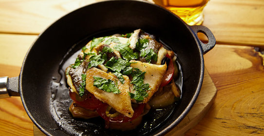 Камбала на сковороде