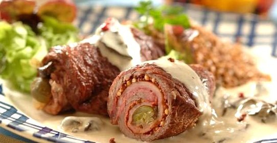 Рулетики из говядины с сыром