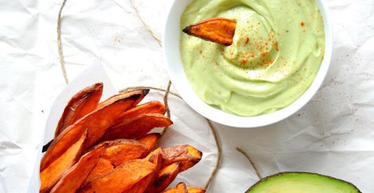 Батат с соусом из авокадо