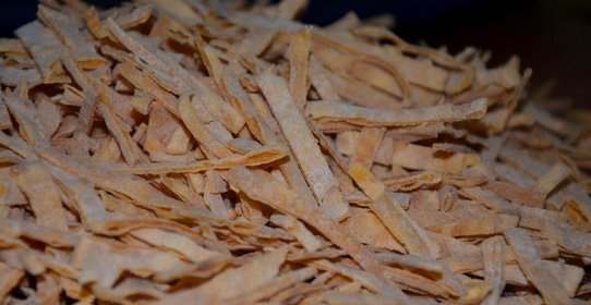 Лапша домашняя томатная