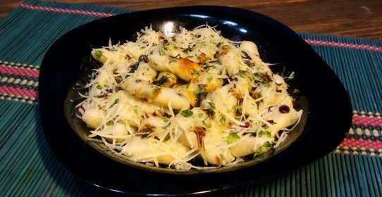 Паста strozzo pretti а-ля ньокки с золотым соусом из шалфея