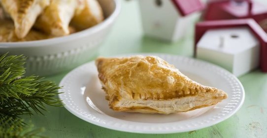 Пирожки с брокколи, ветчиной и сыром