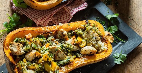 Тыква, фаршированная курицей, рисом и овощами