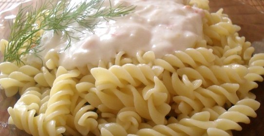 Фузилли с креветками в сливочном соусе