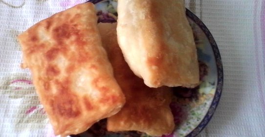 Слойки с колбасой и сыром