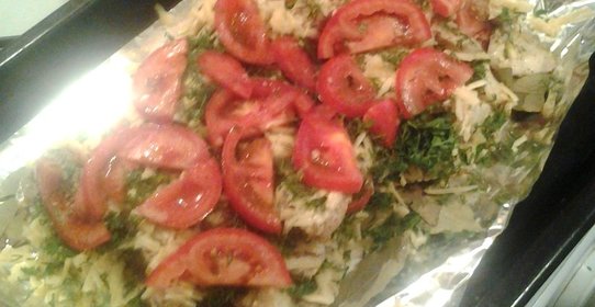Треска, запеченная с сыром и помидорами