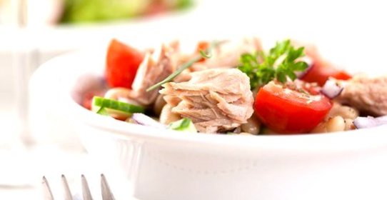 Салат с тунцом и фасолью по‑тоскански