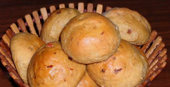 Закусочные булочки с жареным луком