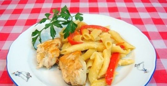 Курица с макаронами в сливочном соусе в мультиварке