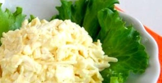 Салат с сыром и чесноком