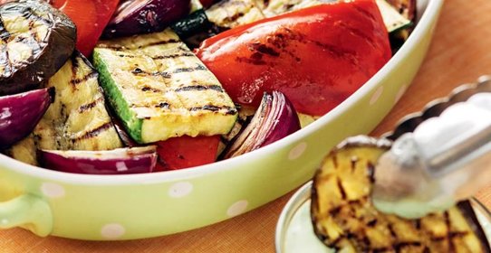 Овощи-гриль с базиликовой заправкой