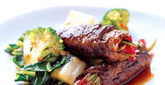 Рулеты с говядиной и луком