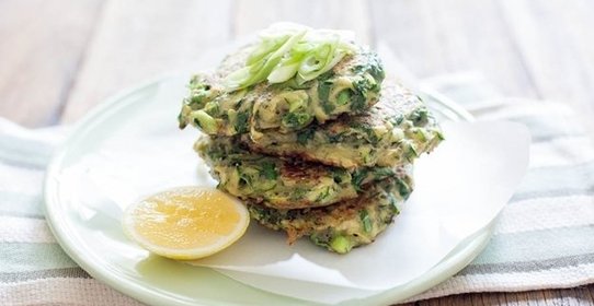 Оладьи из брокколи и кабачков