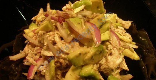 Салат с индейкой и авокадо