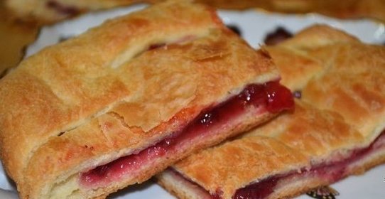 Брусничный пирог из дрожжевого теста