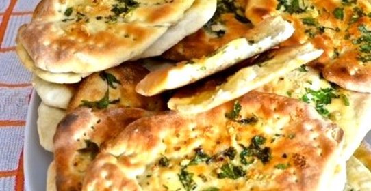 Лепешки с чесноком и зеленью