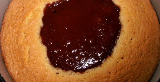 Песочный пирог с абрикосовым джемом и миндалем